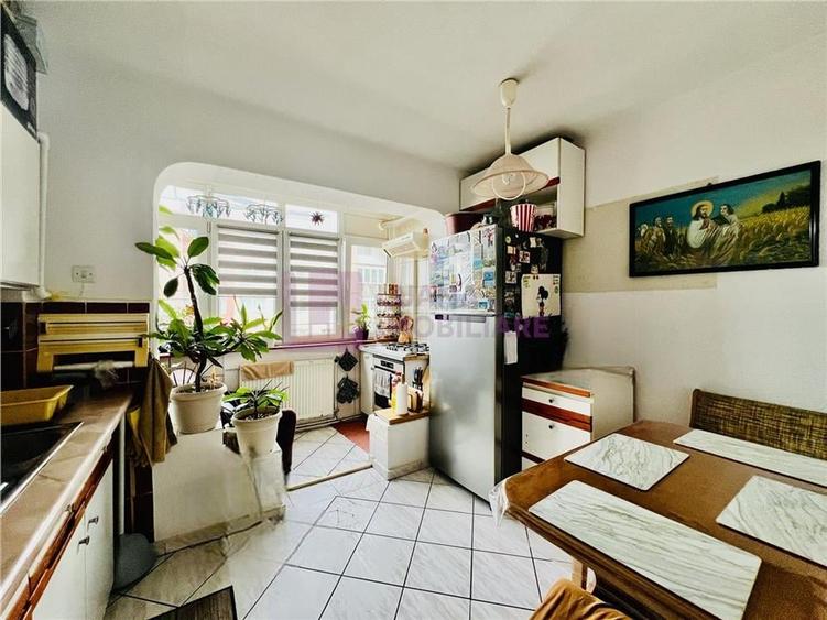 Apartament cu 3 camere decomandat în Aeroport