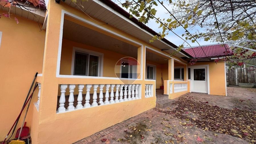Casă individuală cu 6 camere cu Teren 1220 Mp în Fârțănești