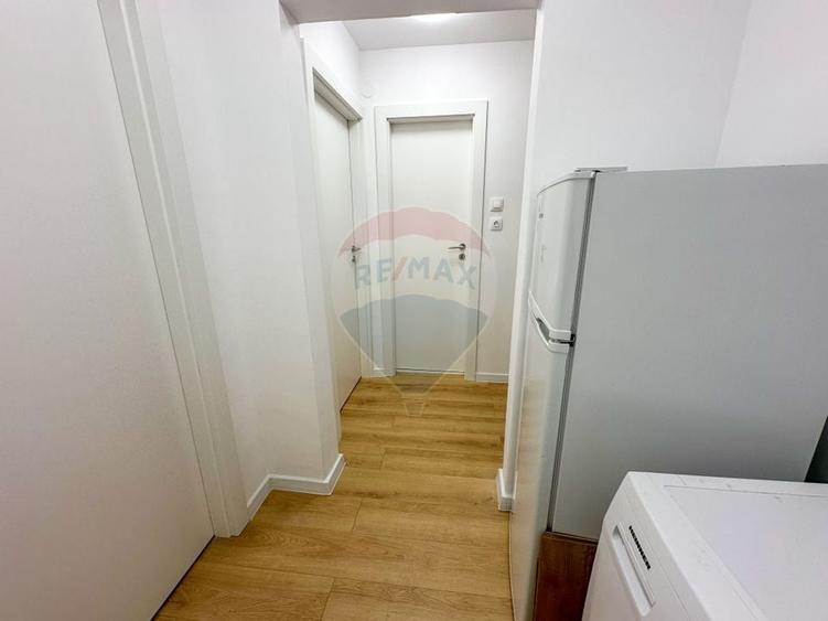 Apartament cu 2 camere decomandat în P-ța Victoriei