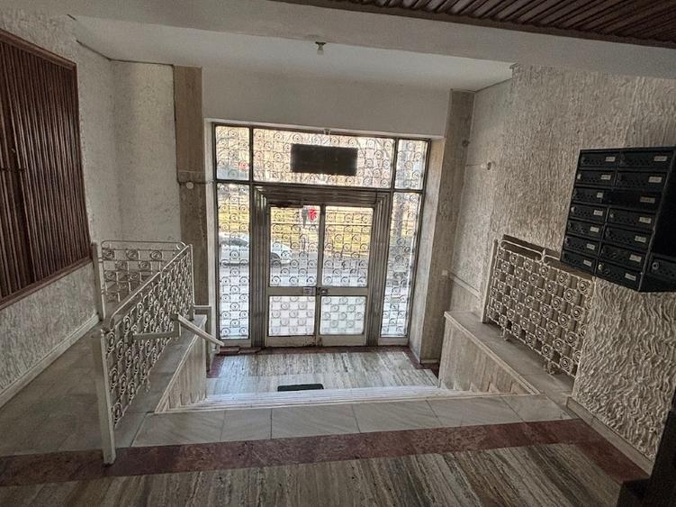 Apartament cu 3 camere decomandat în Libertății
