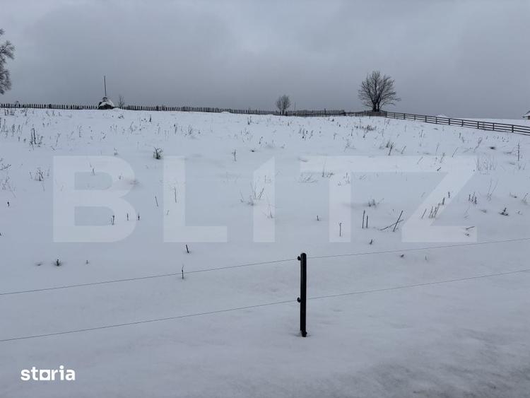 Teren de 2000 mp, în Poiana Stampei