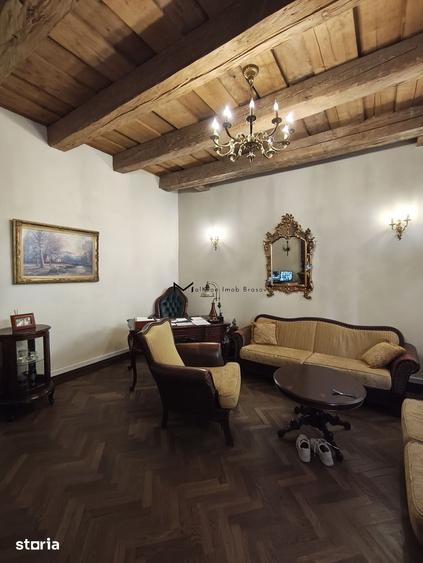 Apartament cu 5 camere în Centrul Istoric