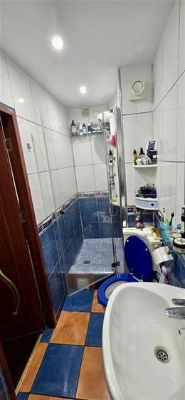 Apartament cu 4 camere decomandat, mobilat în Tractorul