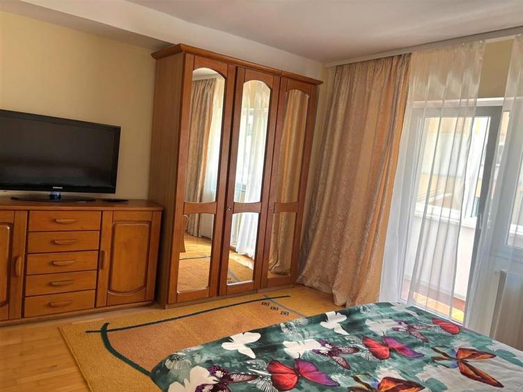 Apartament cu 3 camere decomandat, mobilat în Răcădău