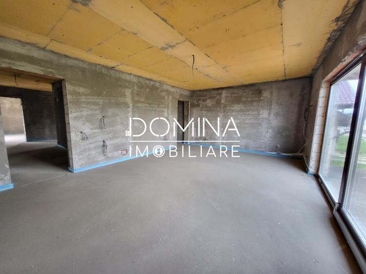 Casă individuală cu 5 camere cu Canalizare în Est