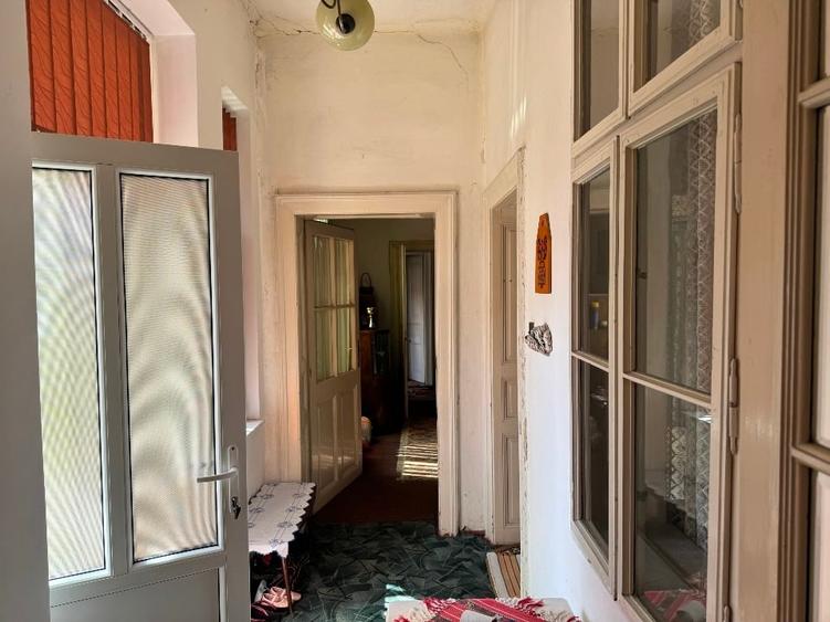 Casă individuală cu 5 camere cu Teren 400 Mp în Central