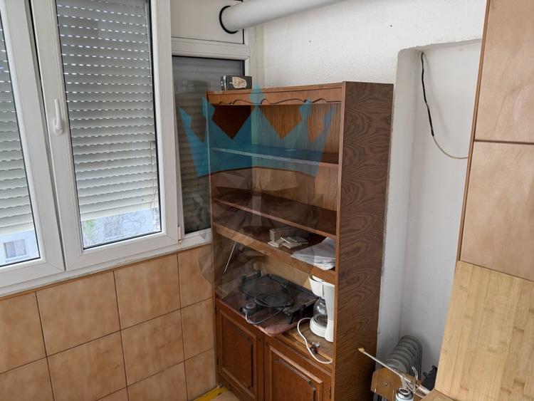 Apartament cu 3 camere decomandat, mobilat în Vitan