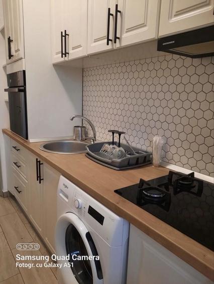 Apartament cu 3 camere decomandat în Florești