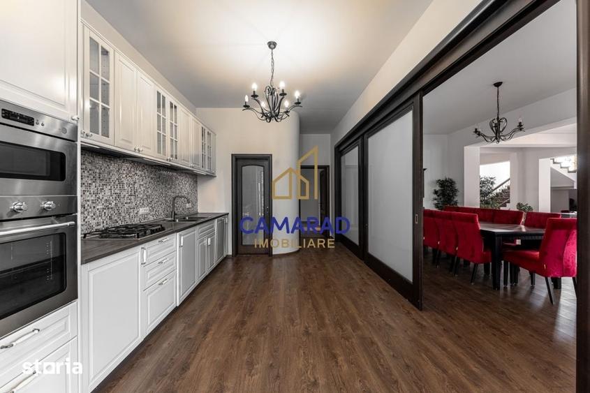 Casă cu 8 camere cu Teren 1000 Mp în Central