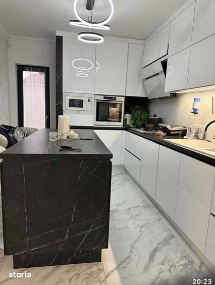Casă cu 4 camere cu Teren 560 Mp în Malu Mare