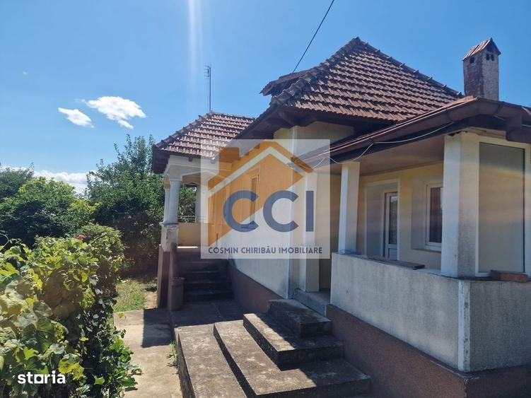 Casă cu 4 camere cu Teren 10426 Mp în Central
