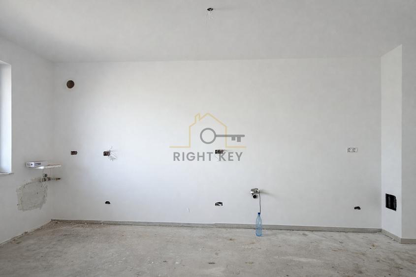 Duplex cu 4 camere cu Canalizare în Domnești
