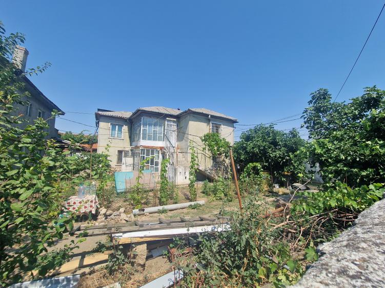 Casă individuală cu 4 camere cu Canalizare în Km 4-5