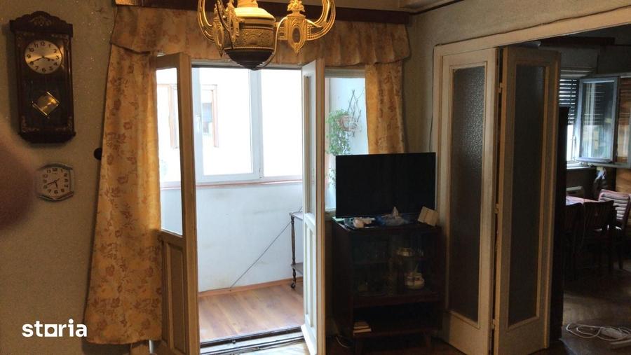 Apartament cu 5 camere în Sud