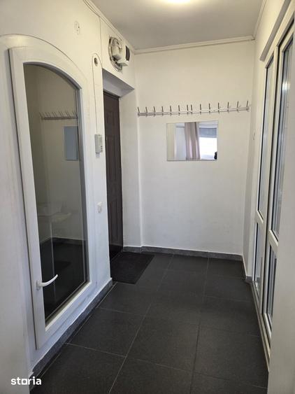 Apartament cu 3 camere decomandat în Rovine