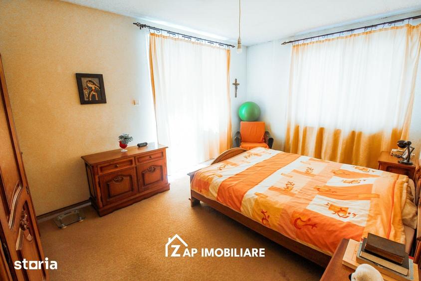 Casă cu 5 camere cu Teren 900 Mp în Unirii