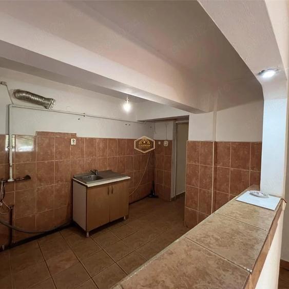Apartament cu 3 camere semidecomandat în Micro 16