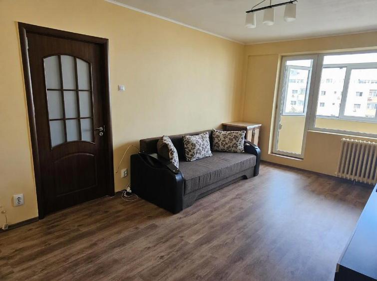 Apartament cu 2 camere semidecomandat, mobilat în Titan
