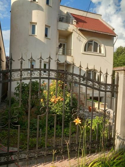 Casă cu 4 camere în Radu Negru