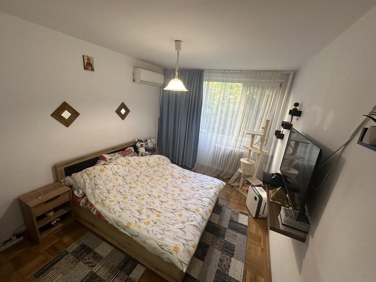 Apartament cu 3 camere decomandat, mobilat în Berceni
