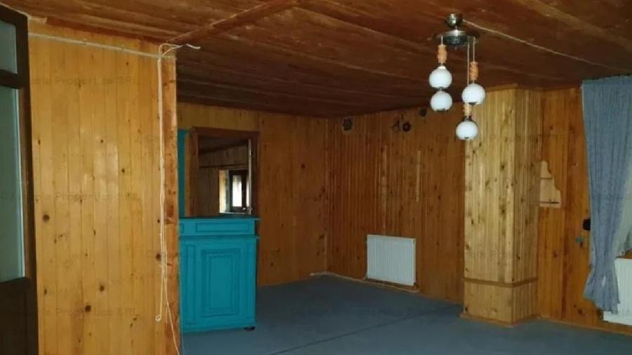 Casă individuală cu 5 camere cu Teren 1481 Mp în Nord