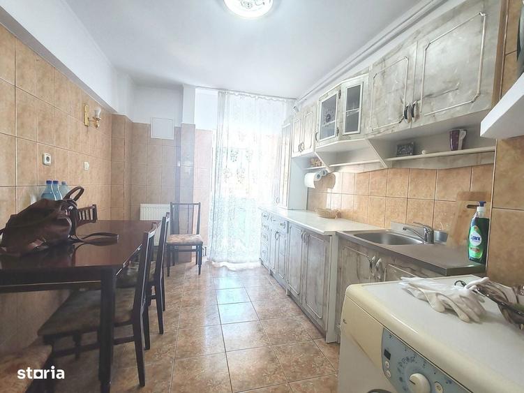 Apartament cu 3 camere decomandat în Găvana