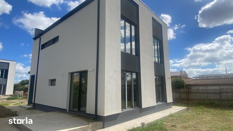 Casă cu 5 camere cu Teren 465 Mp în Cumpăna