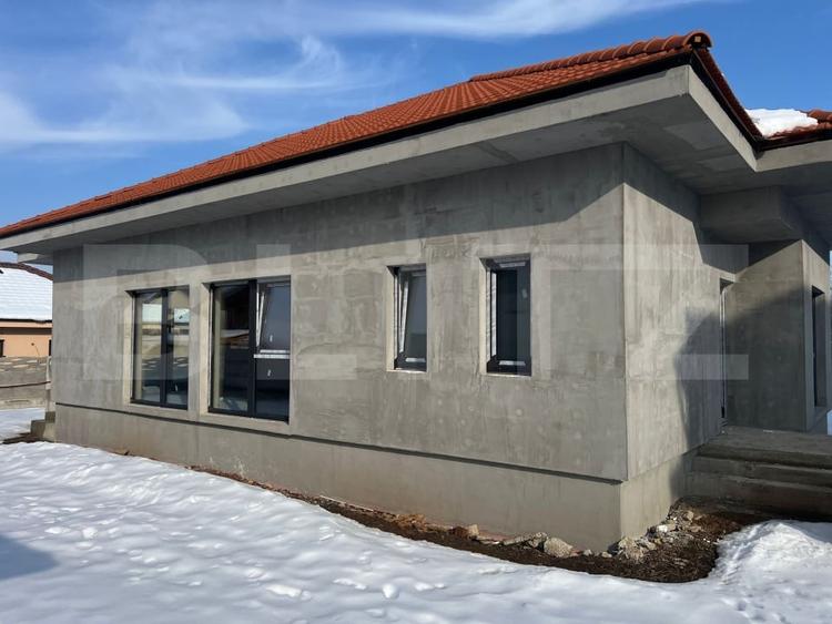 Casă individuală cu 4 camere cu Canalizare în Cetate
