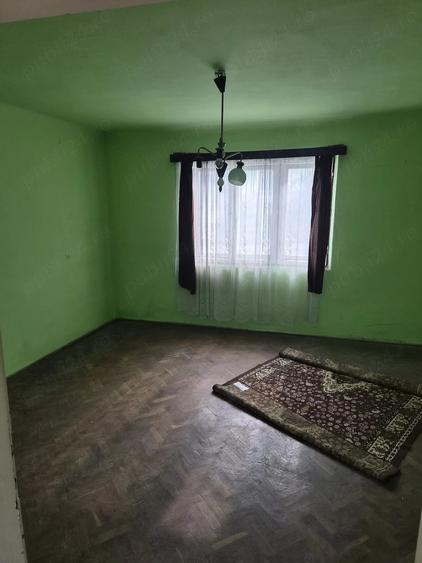 Casă cu 3 camere cu Teren 250 Mp în Central