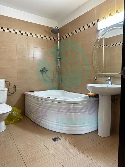 Casă individuală cu 9 camere cu Canalizare în 13 Septembrie