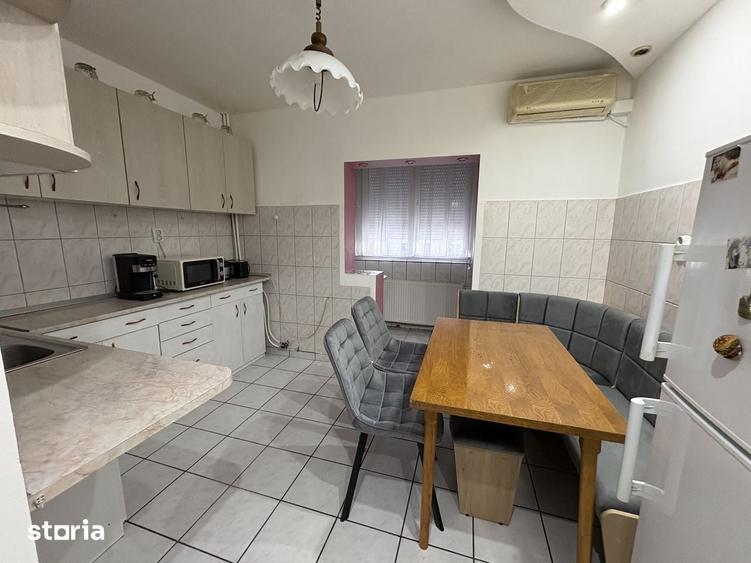 Apartament cu 3 camere decomandat în Nufărul