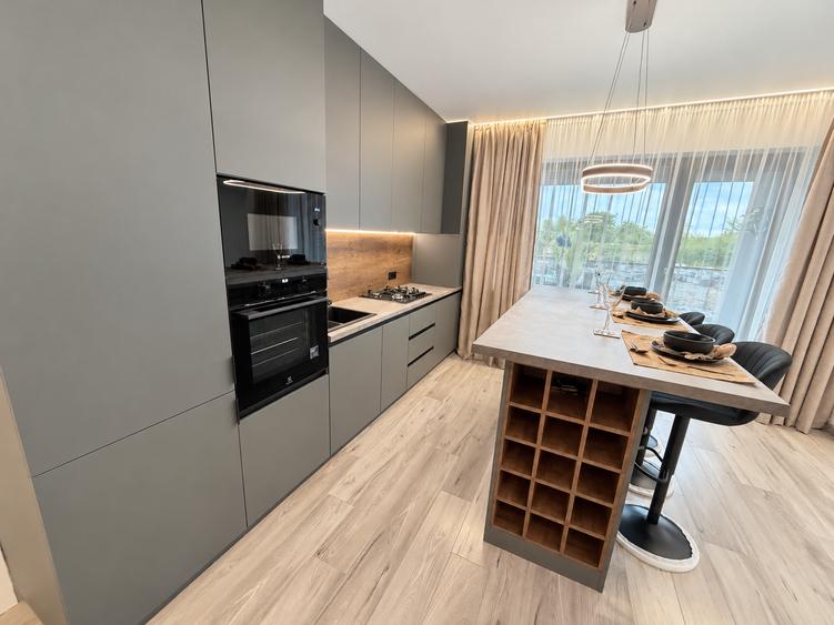 Apartament cu 3 camere decomandat în Energia