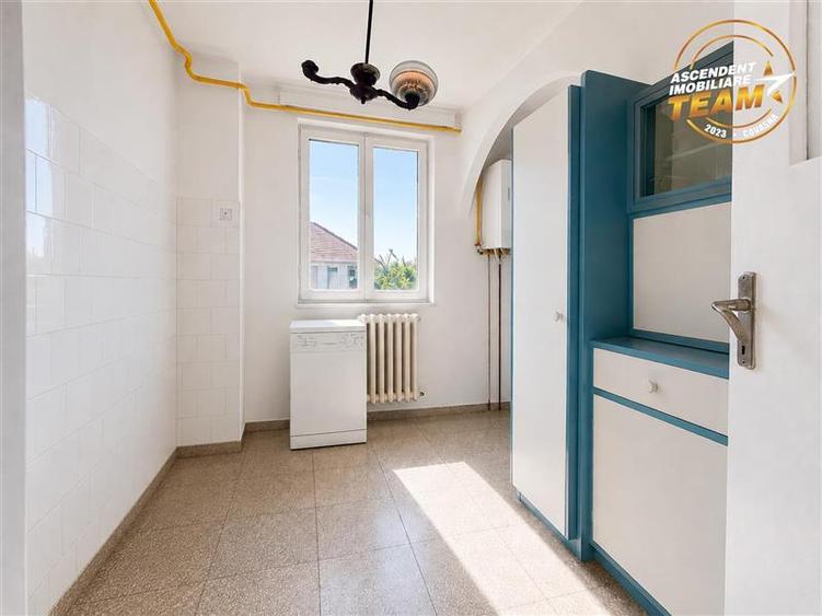 Apartament cu 3 camere decomandat, mobilat în Simeria