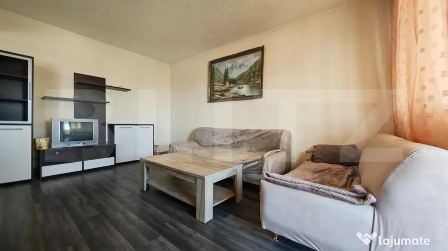 Apartament cu 3 camere decomandat în Nufărul