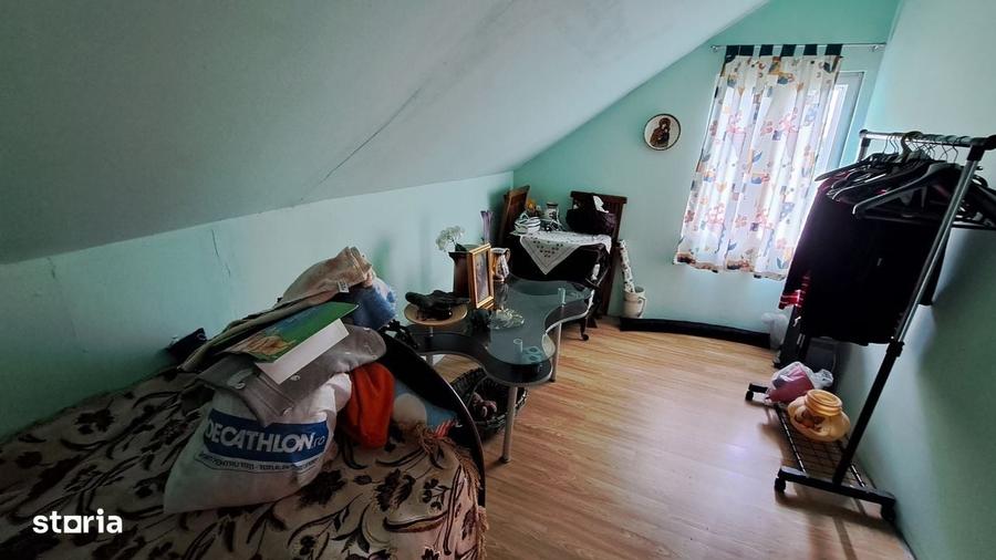 Casă cu 4 camere în Bradu