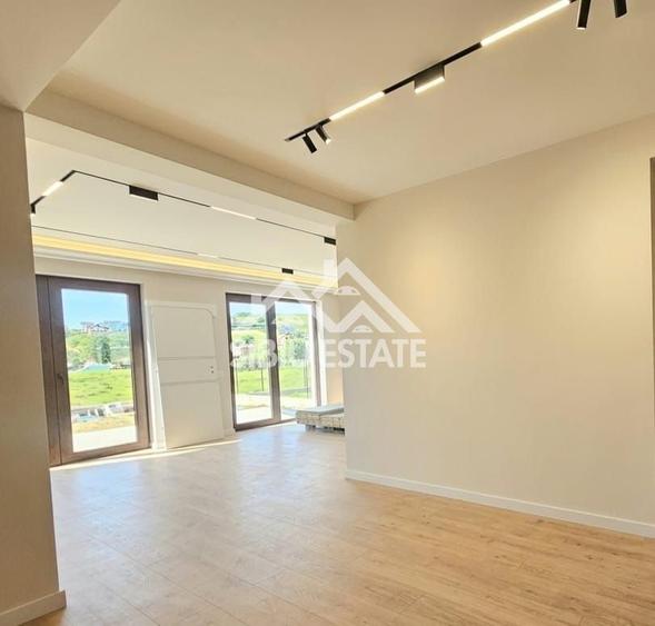 Duplex cu 4 camere cu Canalizare în Șura Mare