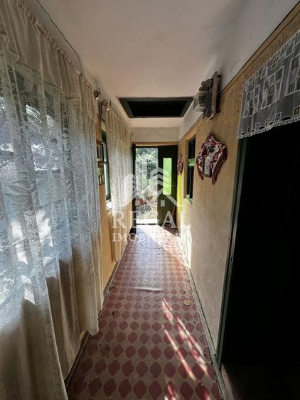 Casă individuală cu 6 camere cu Canalizare în Dealu Mic
