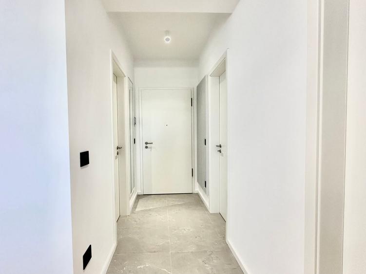 Apartament cu 2 camere semidecomandat, mobilat în Tractorul