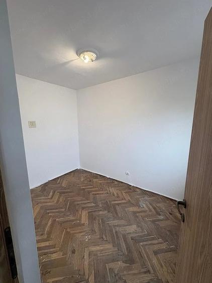 Apartament cu 4 camere semidecomandat în Dacia