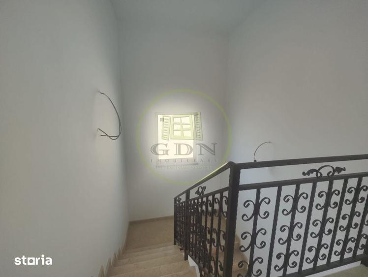 Casă cu 5 camere cu Teren 468 Mp în Malu Mare