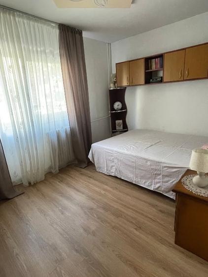 Apartament cu 2 camere semidecomandat, mobilat în Central
