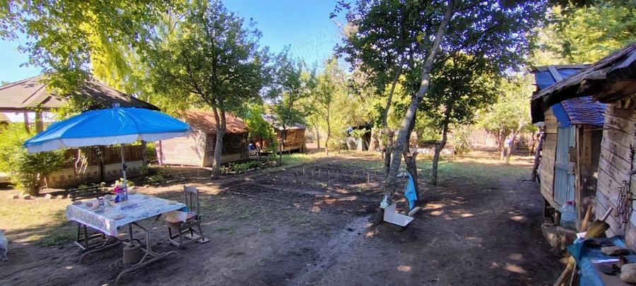 Casă cu 2 camere cu Teren 772 Mp în Perișor