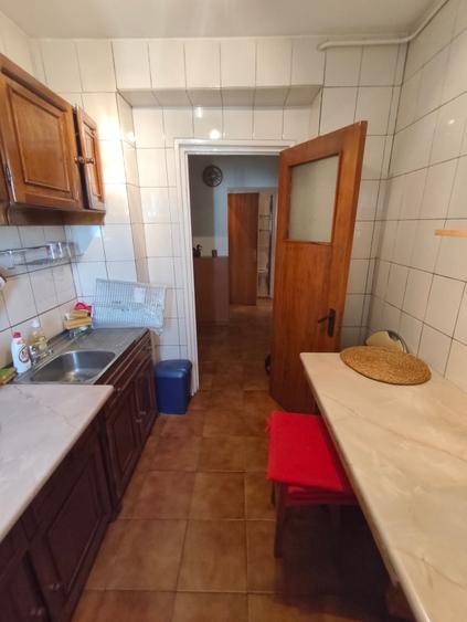 Apartament cu 3 camere decomandat în Titan
