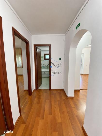 Apartament cu 4 camere semidecomandat în Calea București
