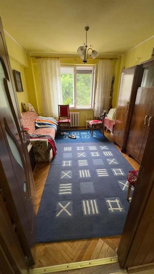 Apartament cu 4 camere decomandat în Decebal