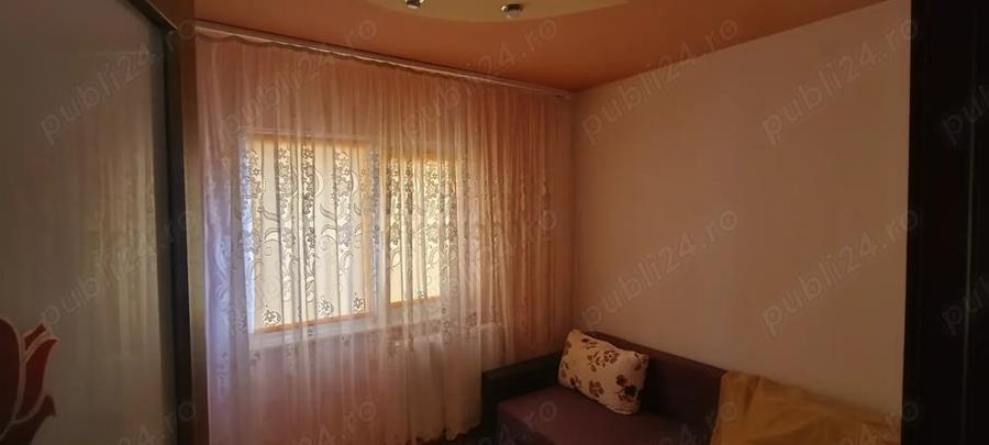 Casă cu 3 camere decomandat în Casa de Cultură