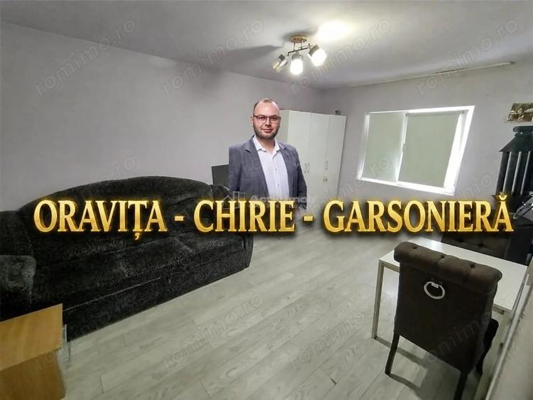 Garsonieră decomandată în Vest