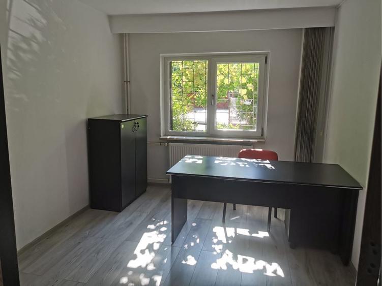 Apartament cu 4 camere decomandat în Exterior Vest