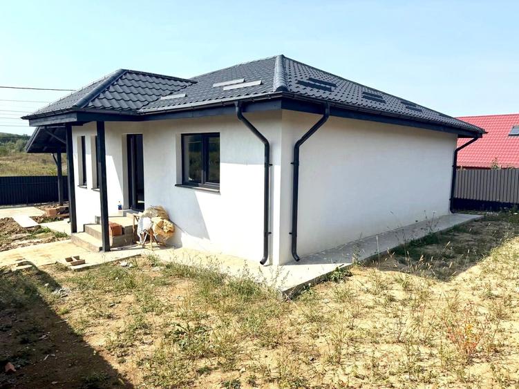 Casă individuală cu 3 camere decomandat cu Teren 484 Mp în Vișan