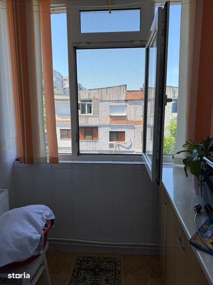 Apartament cu 2 camere decomandat în Micro 17 — fotografia 3